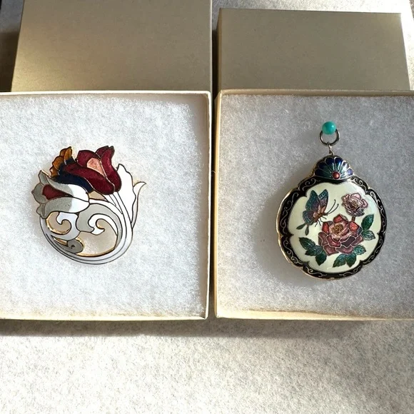 2 Cloisonne Pieces: Puffy Pendant and a Brooch - Picture 2 of 9